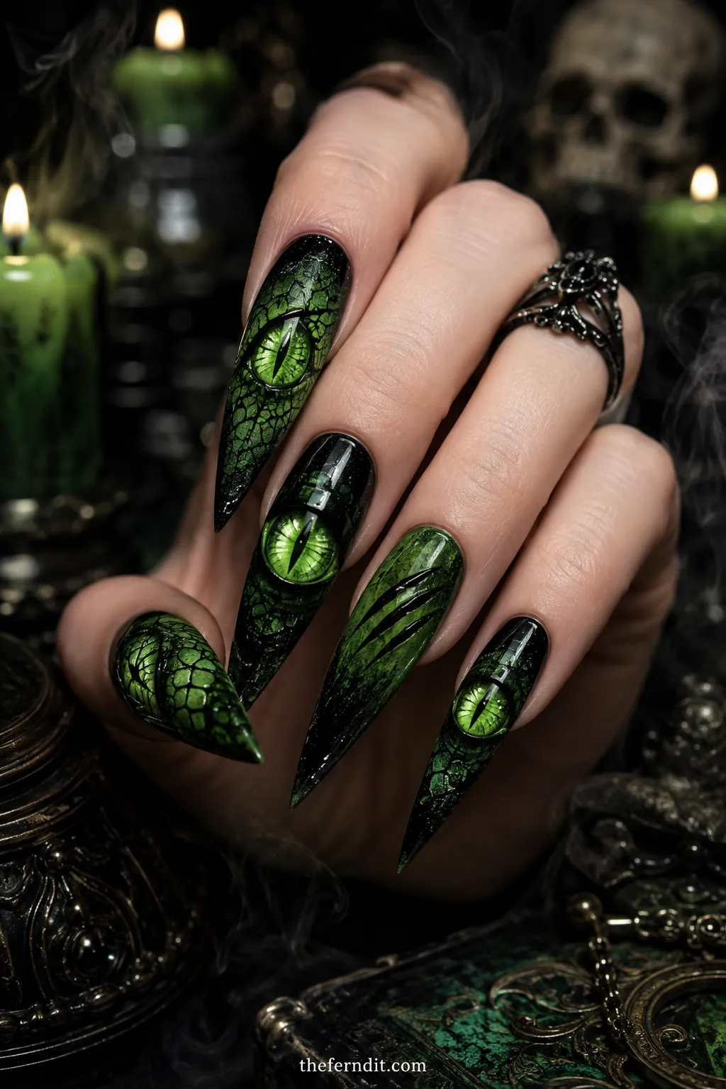 Green nails Halloween